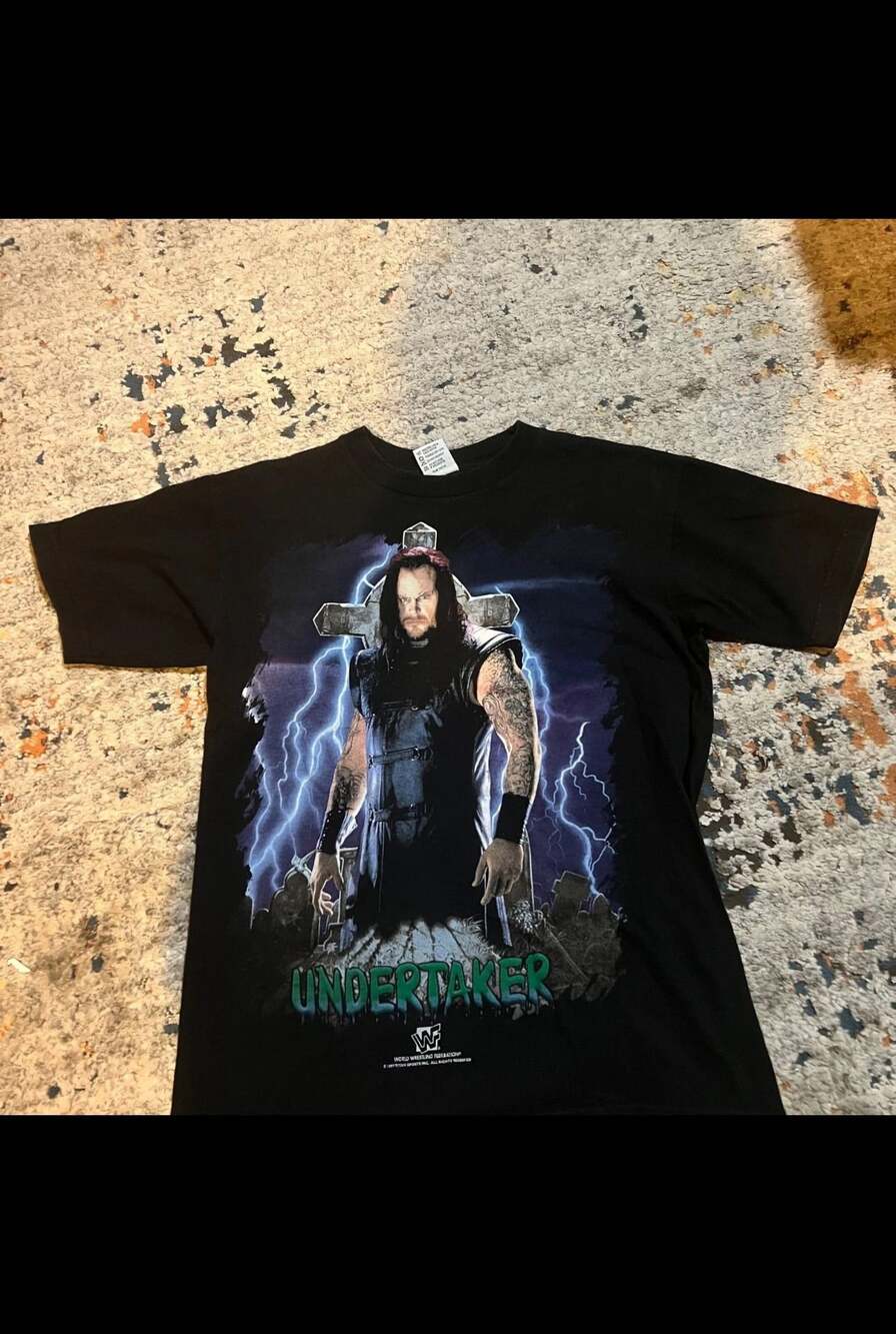 Vintage 1997 WWF The Undertaker Graveyard Lightning T-Shirt JAM Tag